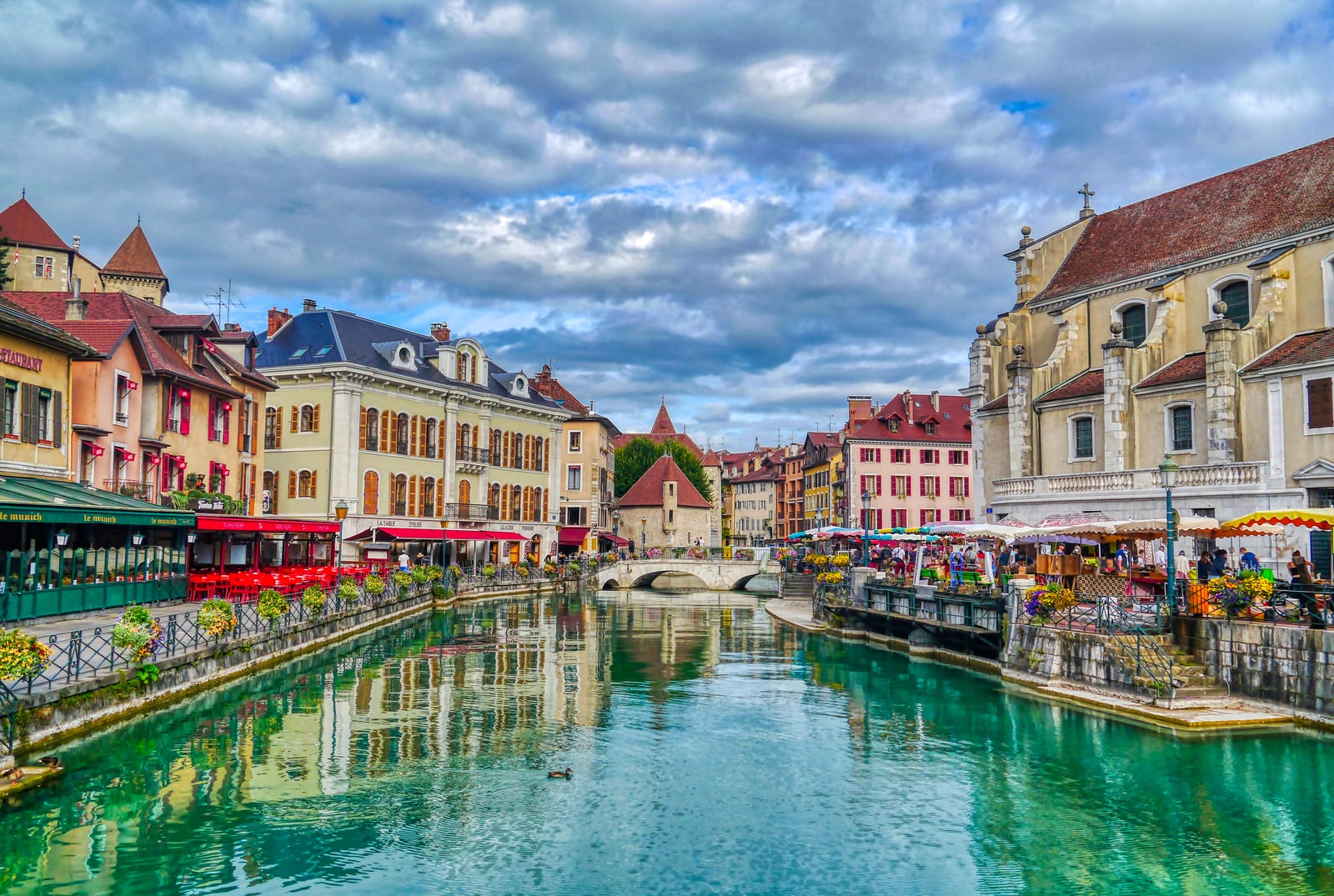 Le Palais de l'Isle et les canaux du Thiou dans la vieille ville d'Annecy